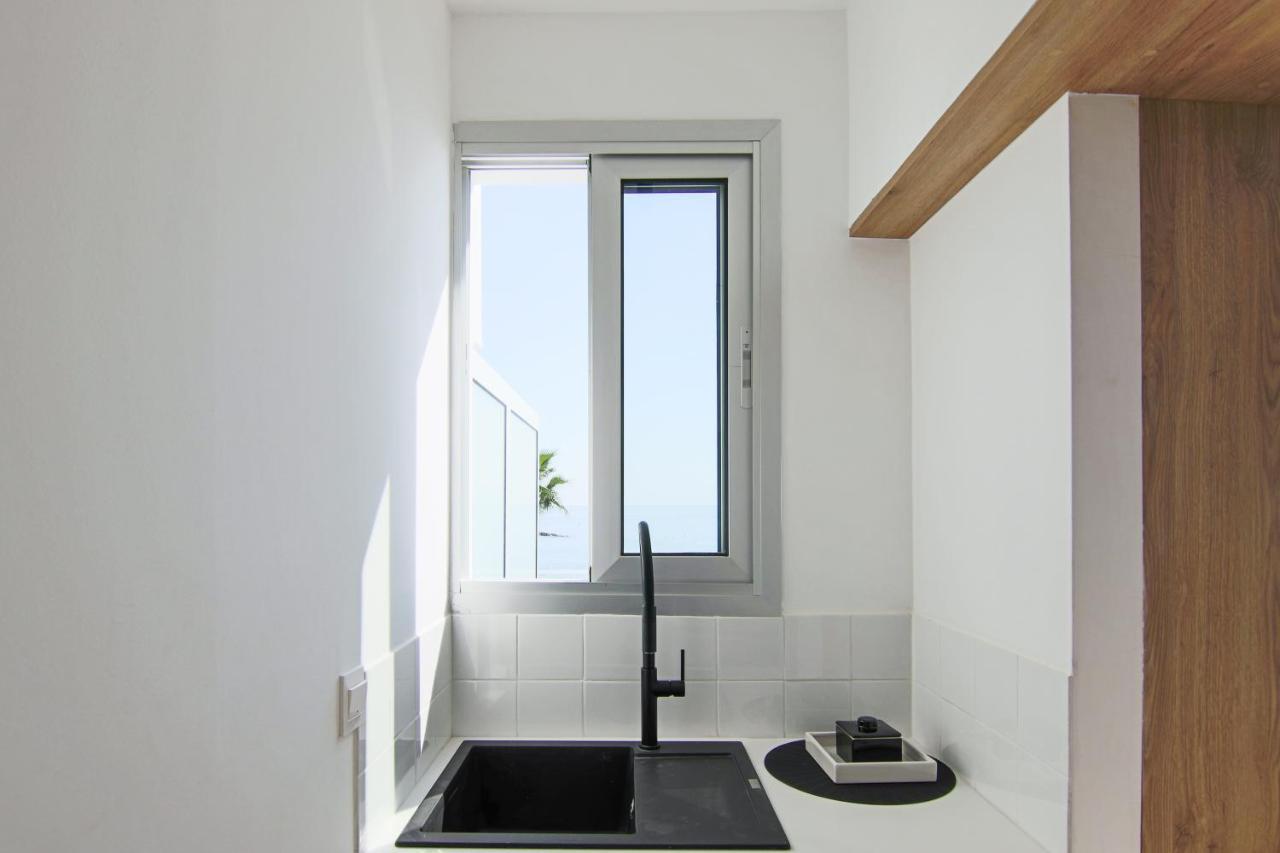 Phaedrus Living Seaview Studio Suite Lighthouse 52 Paphos Extérieur photo