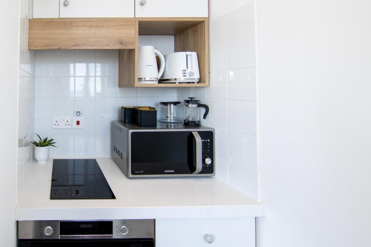 Phaedrus Living Seaview Studio Suite Lighthouse 52 Paphos Extérieur photo