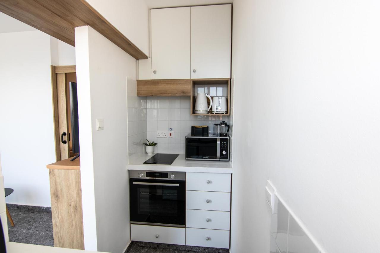 Phaedrus Living Seaview Studio Suite Lighthouse 52 Paphos Extérieur photo